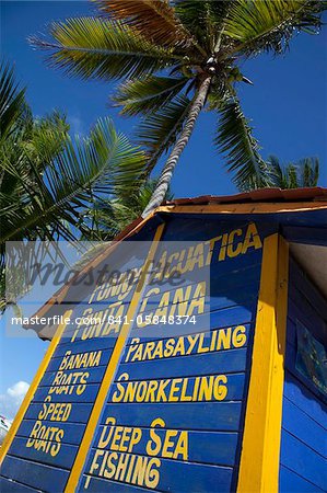 Cabane de sports nautiques, la plage de Bavaro, Punta Cana, République dominicaine, Antilles, Caraïbes, Amérique centrale