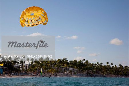 Parapente, plage de Bavaro, Punta Cana, République dominicaine, Antilles, Caraïbes, Amérique centrale