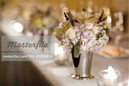 Arrangement de fleurs sur la Table Arrangement de fleurs sur la Table