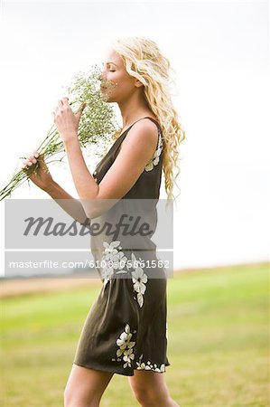 Young woman holding a bunch of flowers