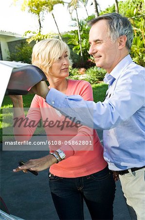 Couple holding a car trunk