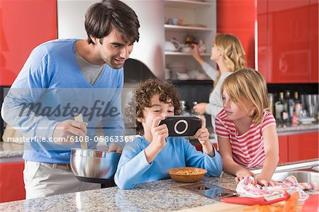 Man with his children in the kitchen