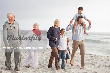 Familie genießen am Strand