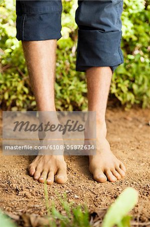 Low section view of a barefooted man