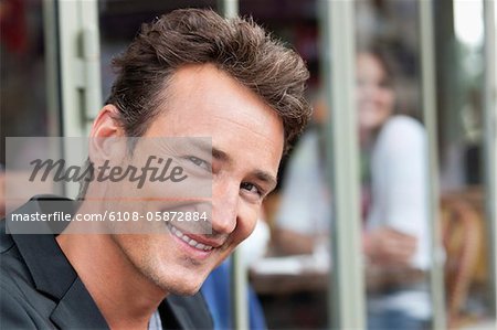 Portrait d'un homme souriant, Paris, Ile-de-France, France