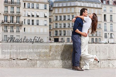 Romantic couple, Paris, Ile-de-France, France