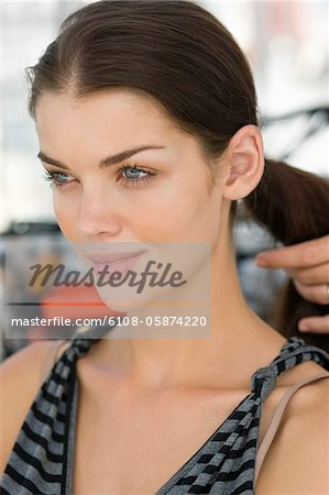 Vermittlung von einer Frau Haare Friseur