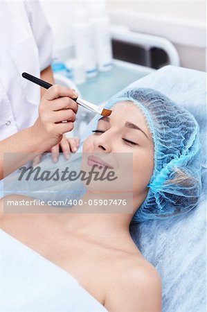 The girl doing cosmetic procedures