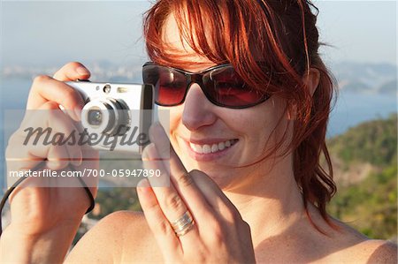 Femme prenant la photo, Rio de Janeiro, Brésil Femme prenant la photo, Rio de Janeiro, Brésil