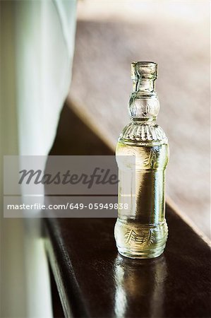 Gros plan d'une bouteille d'huile de massage