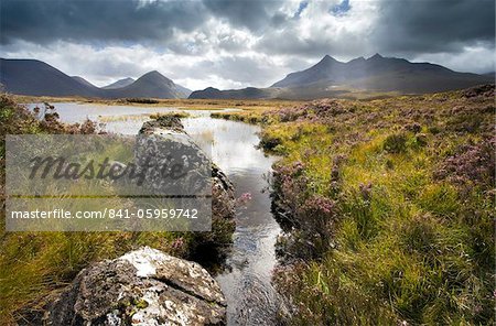 Blick über Loch Caol an Sgurr Nan Gillean und Marsco, Glen Sligachan, Isle Of Skye, Highlands, Schottland, Vereinigtes Königreich, Europa