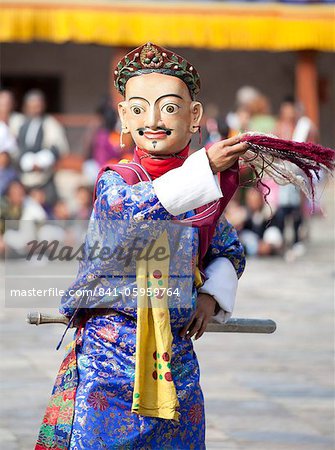 Durchführung traditioneller Mönch maskiert Tanz am Wangdue Phodrang Tsechu, Wangdue Phodrang Dzong, Wangdue Phodrang (Wangdi), Bhutan, Asien