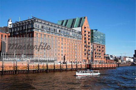 Elbe et bâtiments à Grovue Elbstravue, Hamburg, Allemagne, Europe