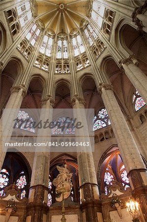 Piliers et voûtes dans le chœur de la cathédrale de Beauvais, Beauvais, Picardie, France, Europe