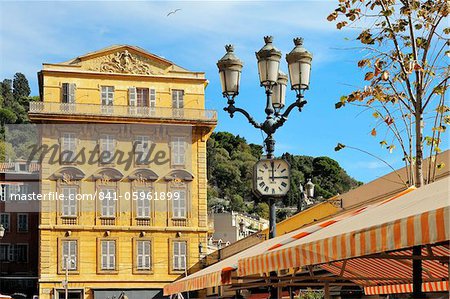 Maison de Henri Matisse, Place Charles-Félix, Cours Saleya marché et un restaurant de quartier, vieille ville, Nice, Alpes Maritimes, Provence, Côte d'Azur, French Riviera, France, Europe Maison de Henri Matisse, Place Charles-Félix, Cours Saleya marché et un restaurant de quartier, vieille ville, Nice, Alpes Maritimes, Provence, Côte d'Azur, French Riviera, France, Europe