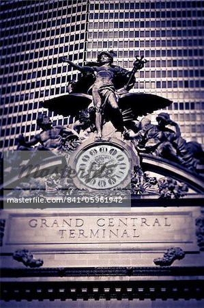 Statue de mercure et de l'horloge sur la façade de la 42e rue du Grand Central Station de Terminus, Manhattan, New York City, New York, États-Unis d'Amérique, l'Amérique du Nord