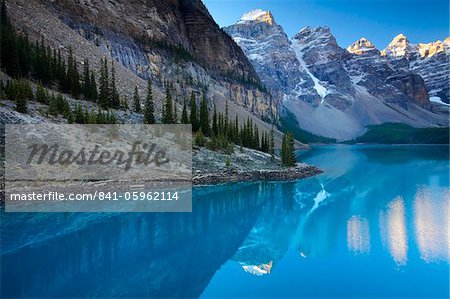 Spectacular blue waters at Moraine Lake, Banff National Park, UNESCO World Heritage Site, Alberta, Rocky Mountains, Canada, North America