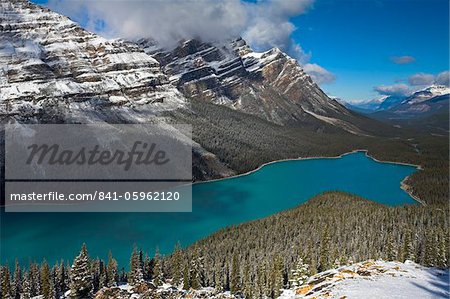 Verschneite Morgen am Peyto Lake, Banff National Park, UNESCO Weltkulturerbe, Alberta, The Rocky Mountains, Kanada, Nordamerika