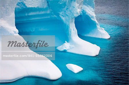 Détail d'un Antarctique Iceberg à la dérive au large des péninsule Antarctique côtière, l'Antarctique, les régions polaires