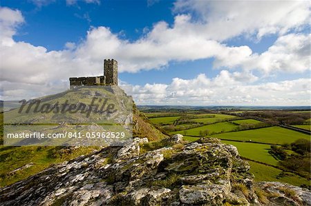 Église St. Michael de Rupe à Brentor (Brent Tor), Parc National de Dartmoor, Devon, Angleterre, Royaume-Uni, Europe Église St. Michael de Rupe à Brentor (Brent Tor), Parc National de Dartmoor, Devon, Angleterre, Royaume-Uni, Europe