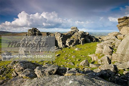Affleurements de granit à Houndtor, Parc National de Dartmoor, Devon, Angleterre, Royaume-Uni, Europe Affleurements de granit à Houndtor, Parc National de Dartmoor, Devon, Angleterre, Royaume-Uni, Europe