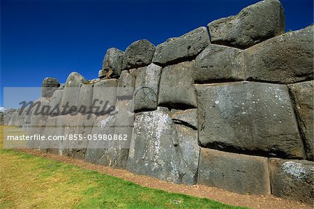 Les énormes ruines Inca de Sacsayhuaman, Cuzco, Pérou