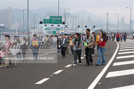 Charité à pied sur le pont de Stonecutters, New Territories, Hong Kong