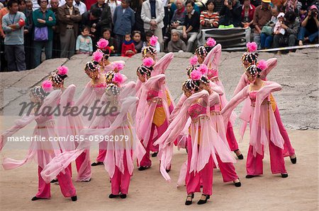 Spectacle de danse ethnique à la colline du tigre Huqiu, Suzhou, Chine