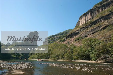 Des radeaux de bambou sur 9 zigzag rivière Jiuquxi et Adan Peak, Wuyi mountain, Fujian, Chine