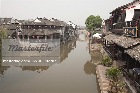Restaurants am Kanal, Altstadt von Xitang, Zhejiang, China