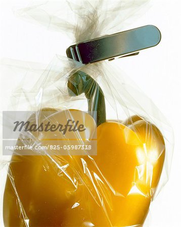 poivron jaune, en emballage plastique poivron jaune, en emballage plastique