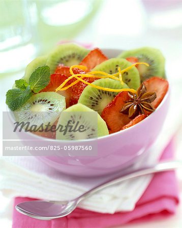Salade de kiwi, fraise, menthe et anis étoilé
