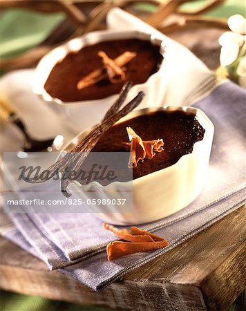 Schokolade und Vanille Creme desserts