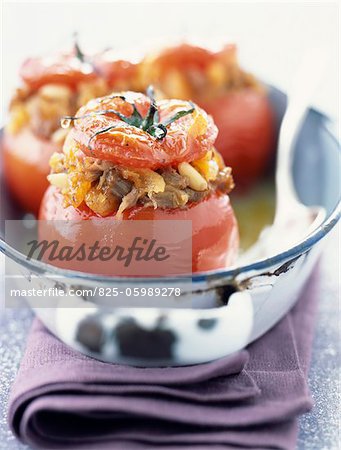 tomates farcies avec confit d'agneau et de fruits secs