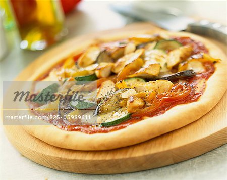 Chicken and vegetable pizza