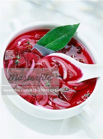 Soupe de betterave rouge et l'oignon