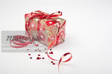 Cadeau enveloppé festive