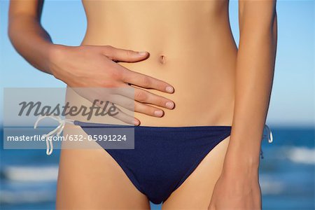 Frau im Bikini-Höschen, Mitte Abschnitt