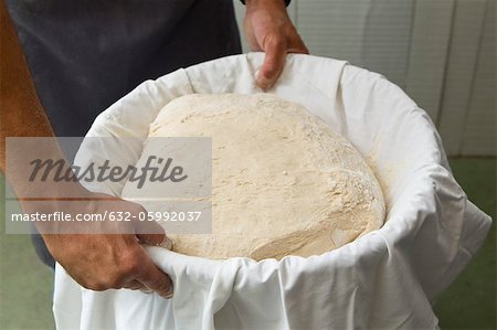 Préparer la pâte à pain, recadrée