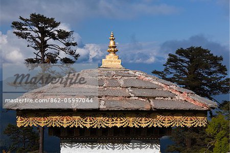 Einer der die 108 Druk Wangyal Chörten am 3.000 Meter hohen Dochu La Pass.