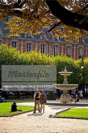 Place des Vosges, ist es einer der ältesten Plätze von Paris, Le Marais, Ile de France, Paris, Frankreich