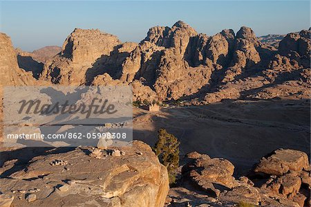 Randonnée vers le haut lieu du Sacrifice croissant grâce à Wadi al-Mahfur et descendant par Wadi Graca