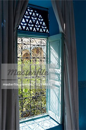 Schlafzimmer-Fenster mit Blick auf den Haupthof, Riad Magi, Marrakesch