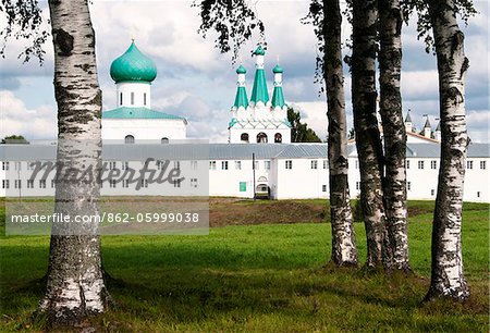 Aleksandro-Svirsky Kloster 1487 gegründet und befindet sich tief in den Wäldern des Leningrader Oblast nahe der Grenze mit der Republik Karelien, Russland