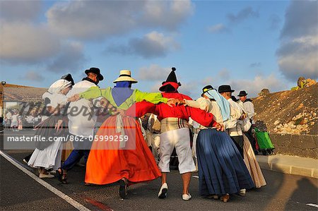 Romeria (pèlerinage) de Nuestra Señora de las Dolores (Lady des volcans). Les gens viennent de toute l'île à pied et apportent des offres de nourriture pour les personnes défavorisées. Lanzarote, îles Canaries