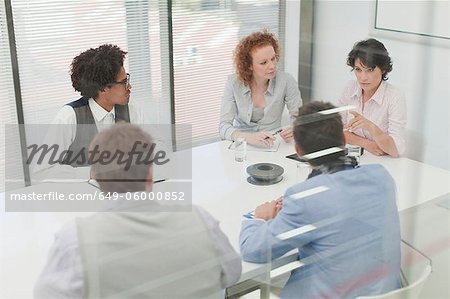 Parler dans une réunion de gens d'affaires