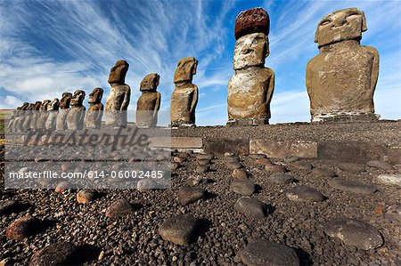 Statues moai, ahu tongariki, île de Pâques, Polynésie