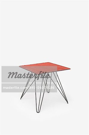 Metall Tisch, Holländisch, hergestellt von Pilastroe. Designer: Coen de Vries