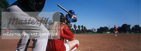 Filles (13-17) jouer au baseball