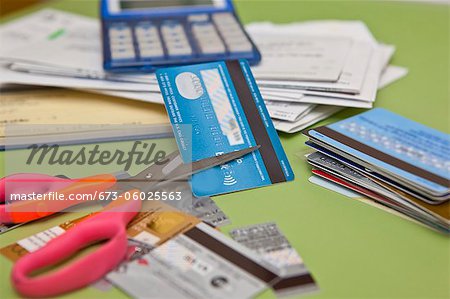 Schere zerschneiden Kreditkarten